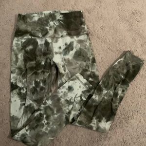 Lululemon Green color and size 6